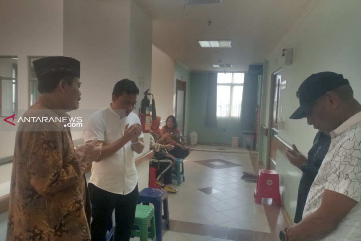 Ketua Muhammadiyah Surabaya besuk Wali Kota Risma