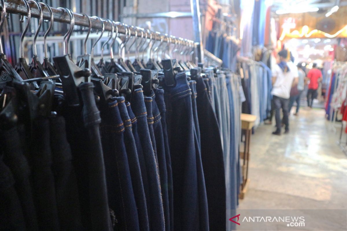 Berburu Jeans di Jalan Tebet Utara Dalam