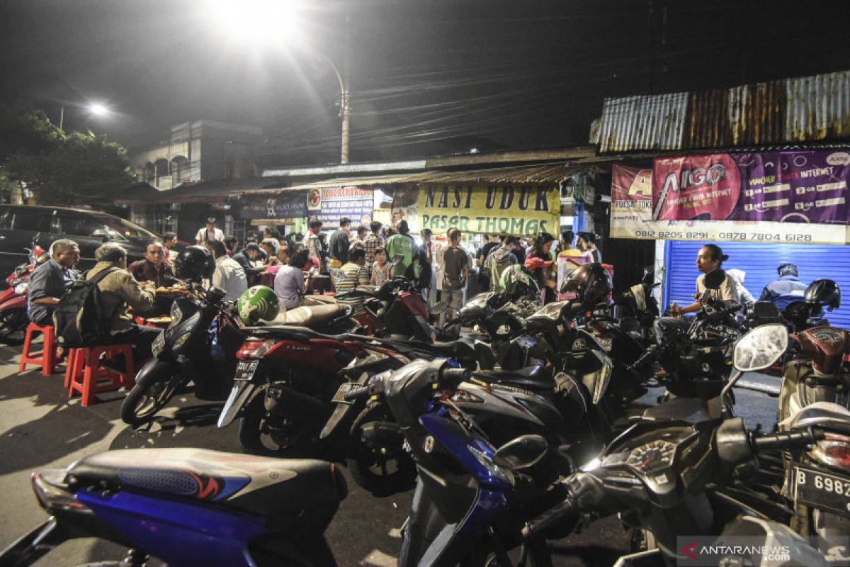 Nasi uduk Pasar Thomas pilihan kuliner dini  hari di Jakarta