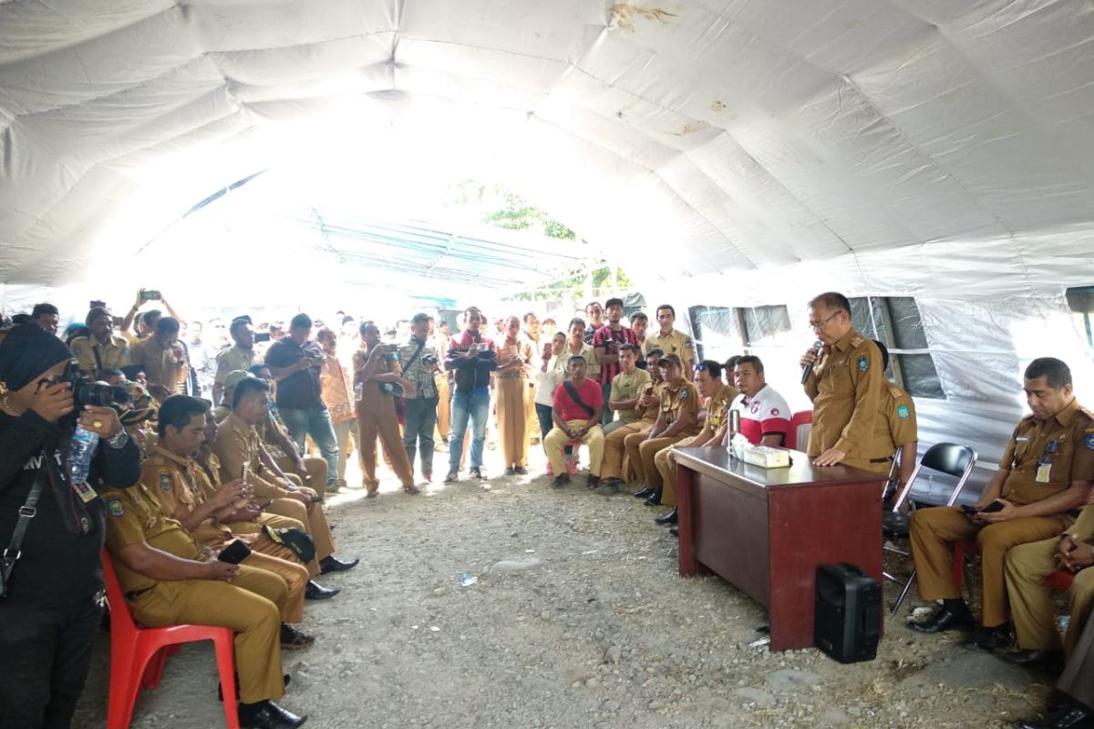 Bupati Halut tepati janji berkantor di depan pos tambang PT NHM