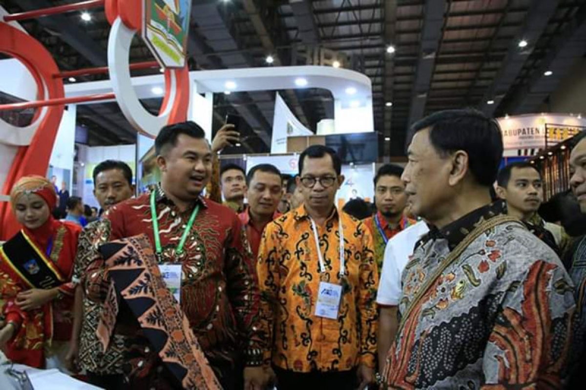 Ragam produk UKM Dharmasraya ini disuguhkan di ajang Otonomi Expo 2019