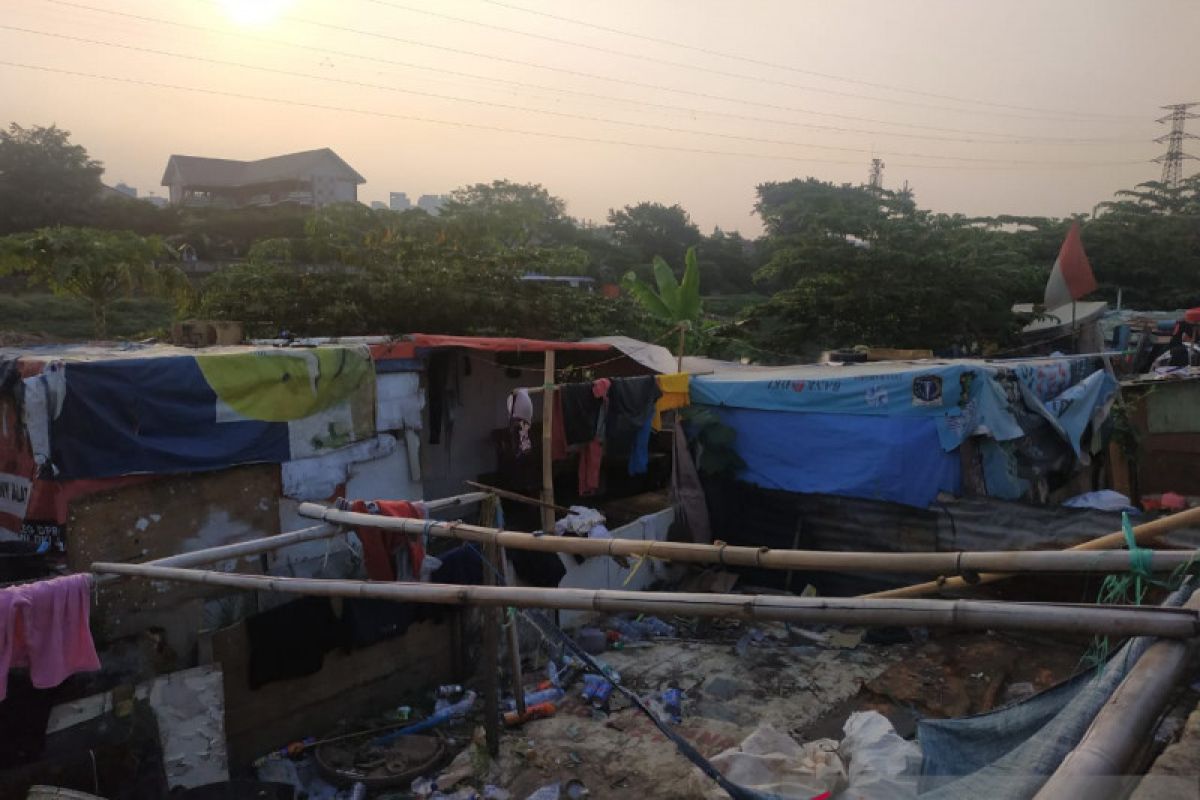 Gubuk liar kembali penuhi bantaran Banjir Kanal Barat