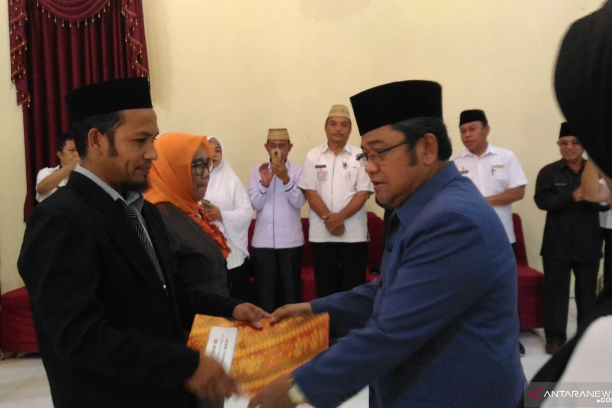 Bupati Gorut sebut guru berprestasi tetap dihadiahi ibadah umroh