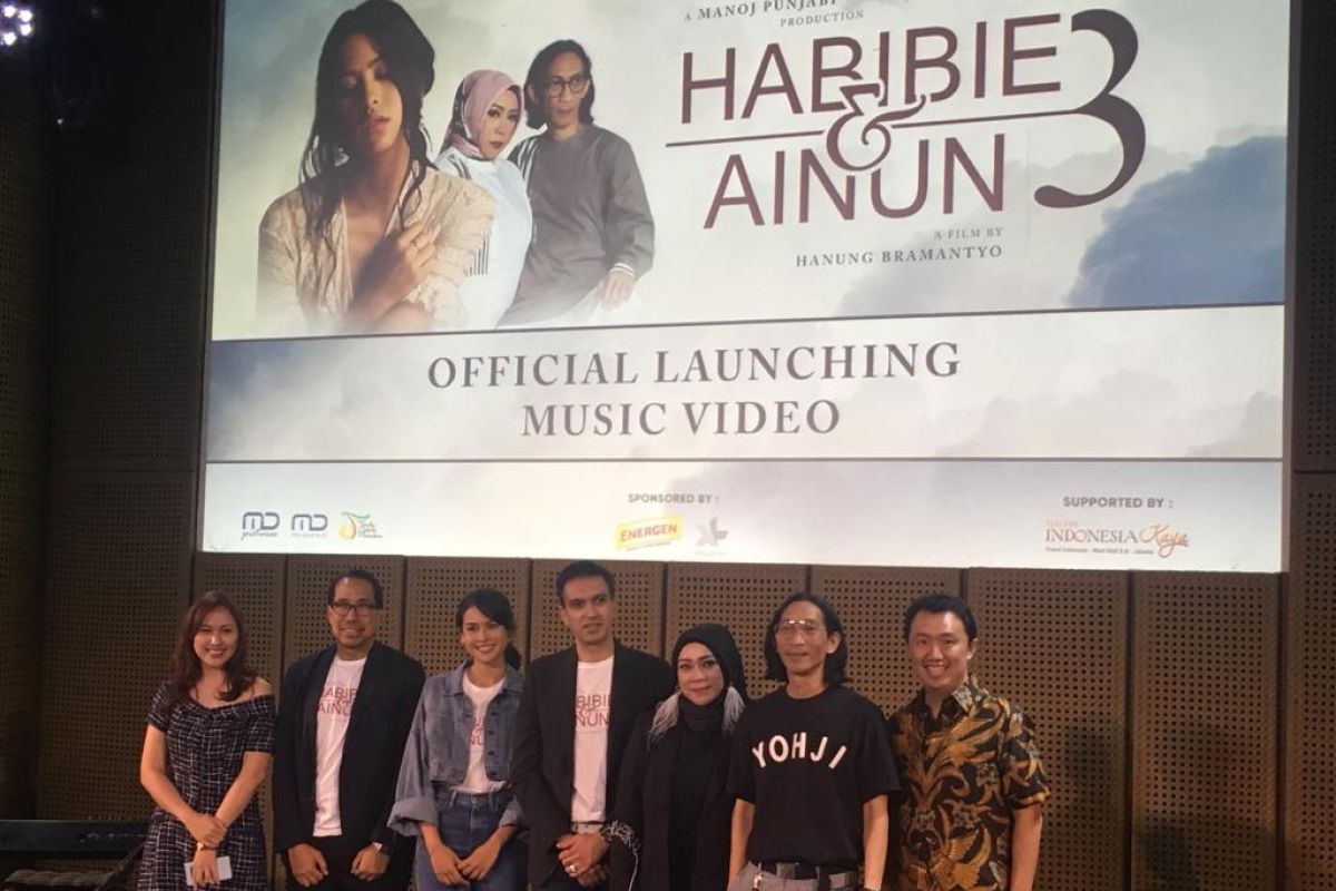 Melly Goeslaw terharu saat tulis lagu tema film "Ainun: Habibie & Ainun 3"