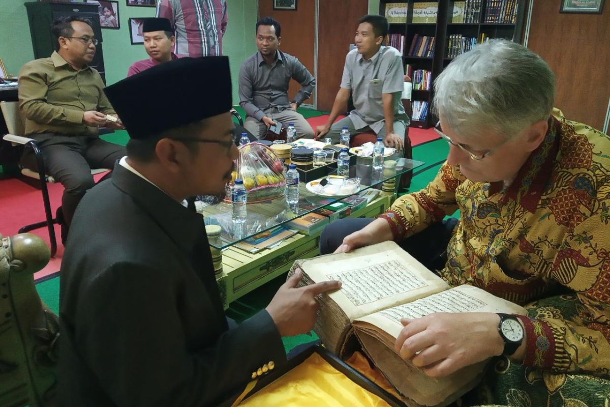 Guru Besar Universitas Leiden Belanda Kunjungi Al-Khairiyah Cilegon