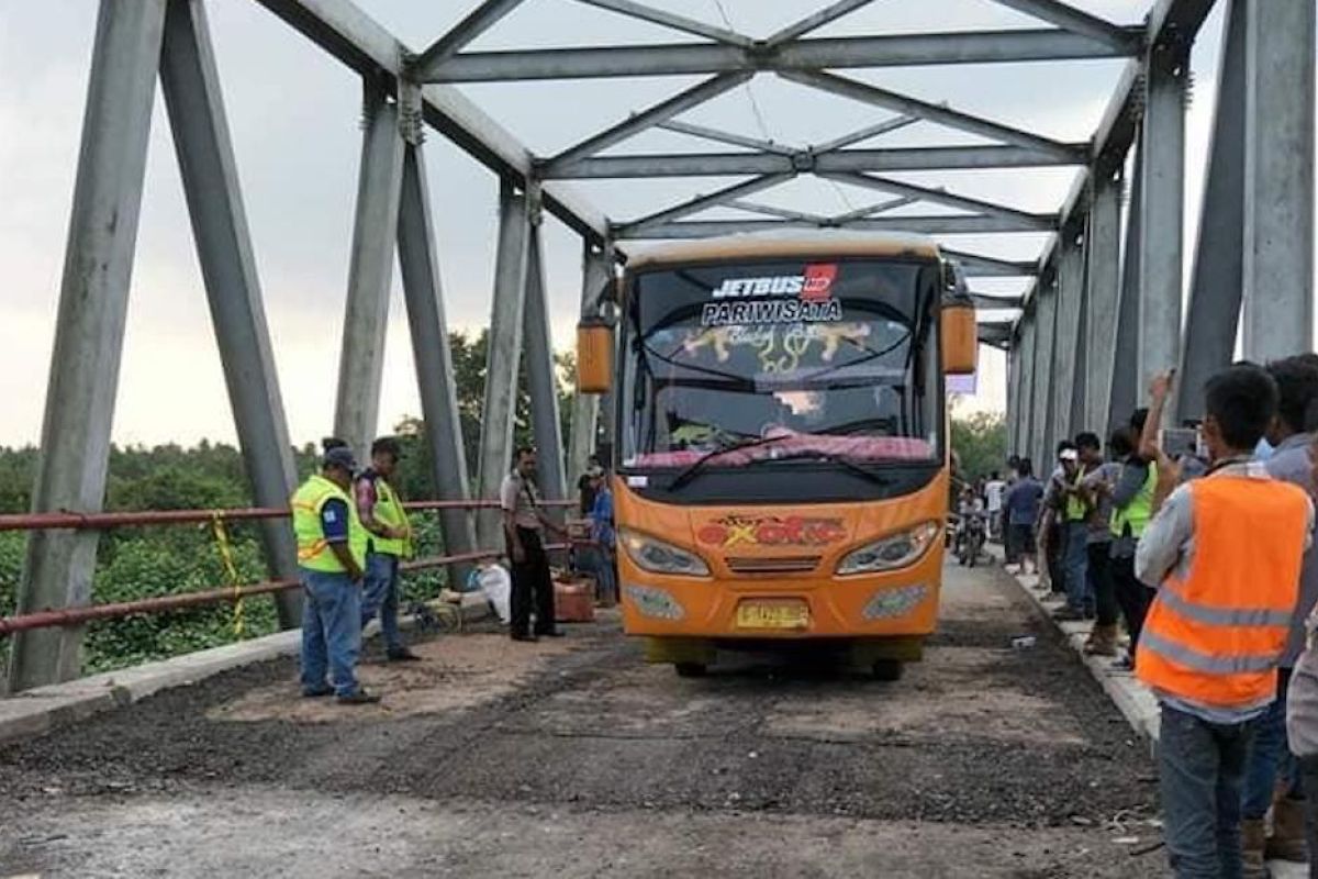 Jembatan rusak di perbatasan Mesuji sudah bisa dilintasi truk pengangkut barang