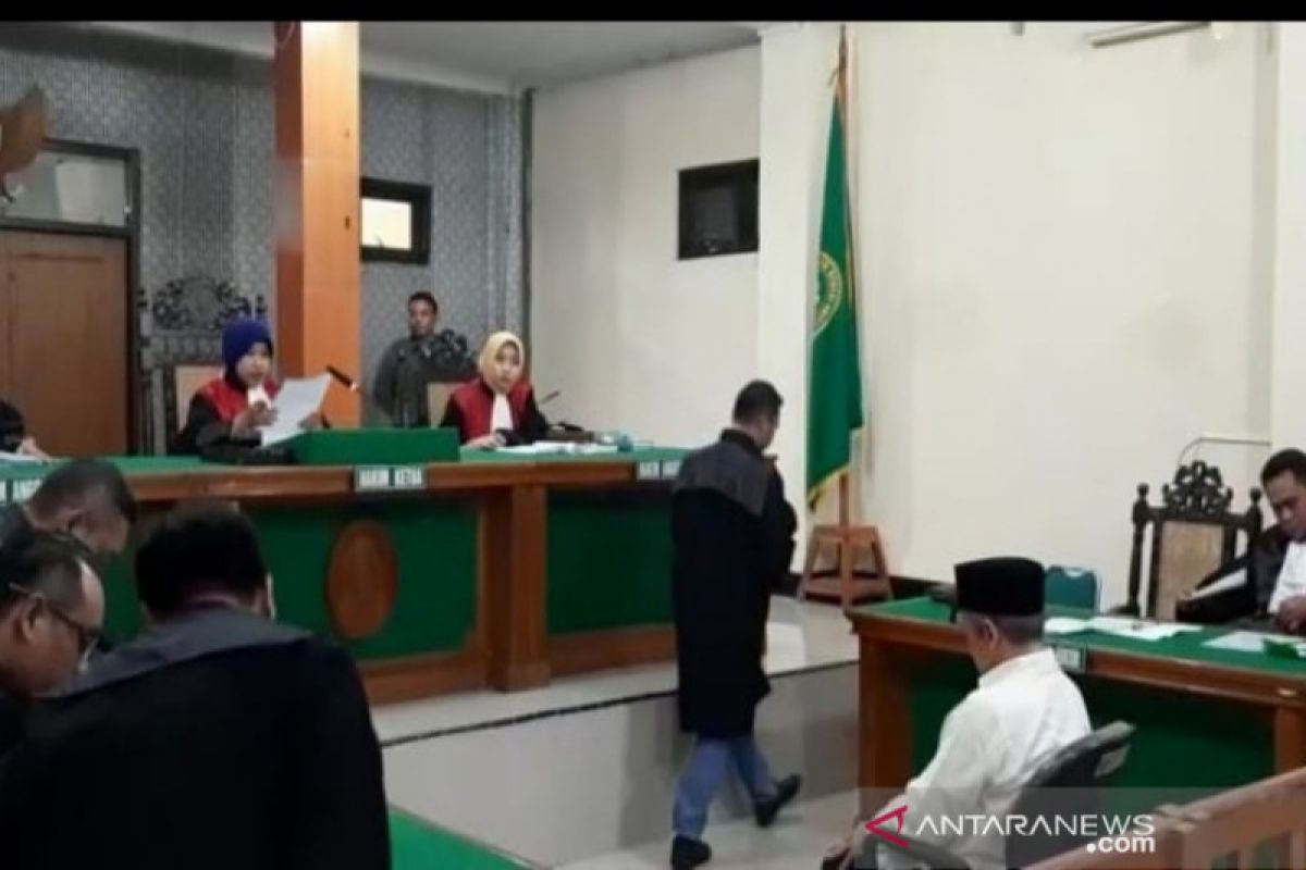 Pelawak Qomar jalani sidang perdana kasus pemalsuan dokumen