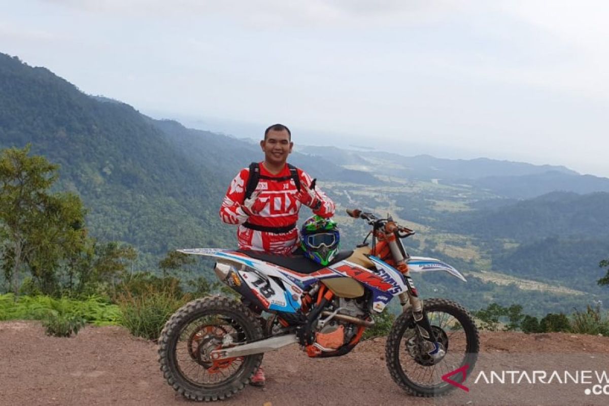 Pesisir Selatan tourism activist prepare free Offroad cars to explore Gunjantino