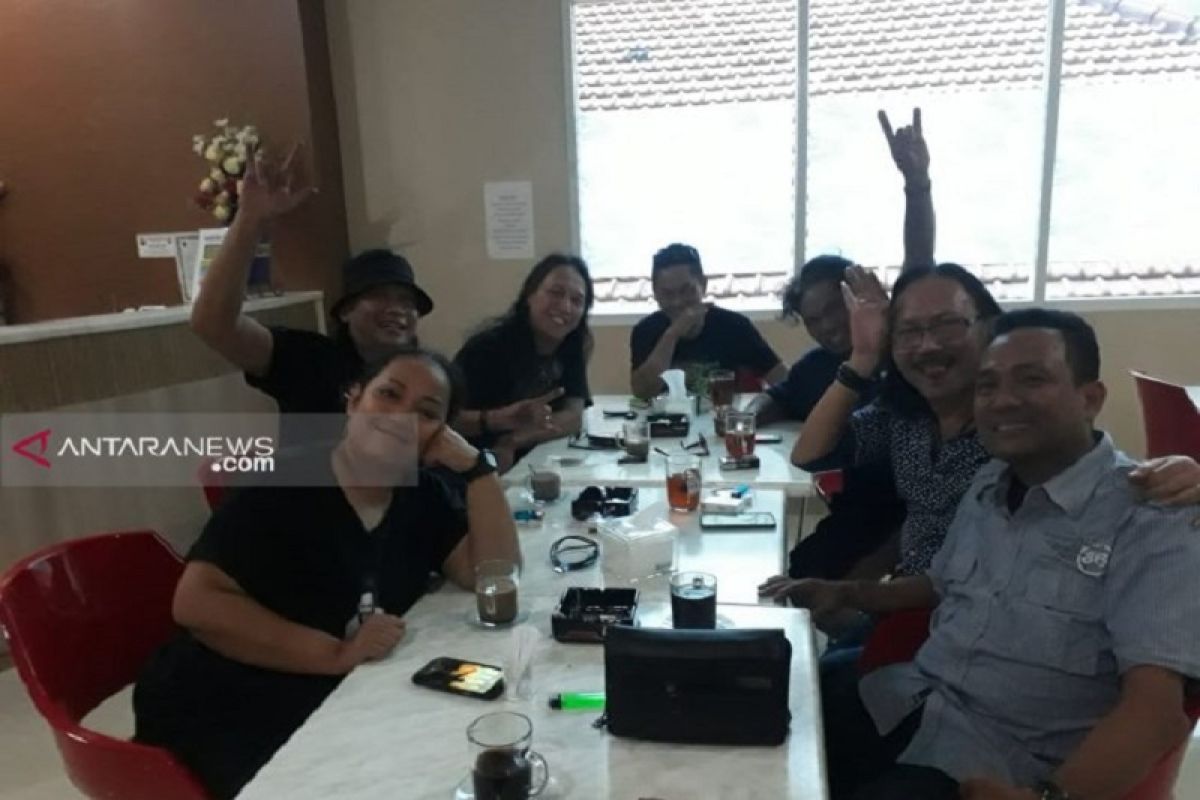 Mantan vokalis band Boomerang Roy dapat dukungan maju Pilkada Surabaya