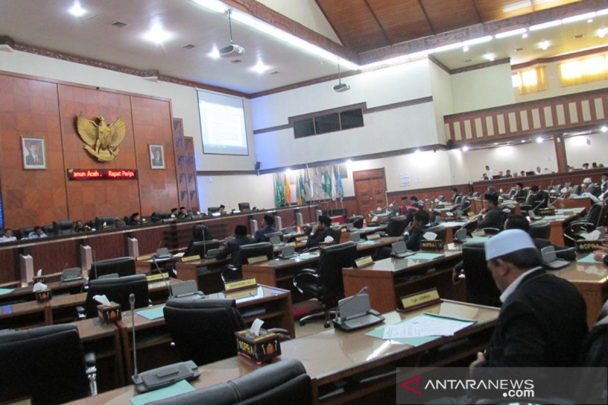 Parlementaria - DPR Aceh sahkan raqan retribusi menjadi peraturan  daerah