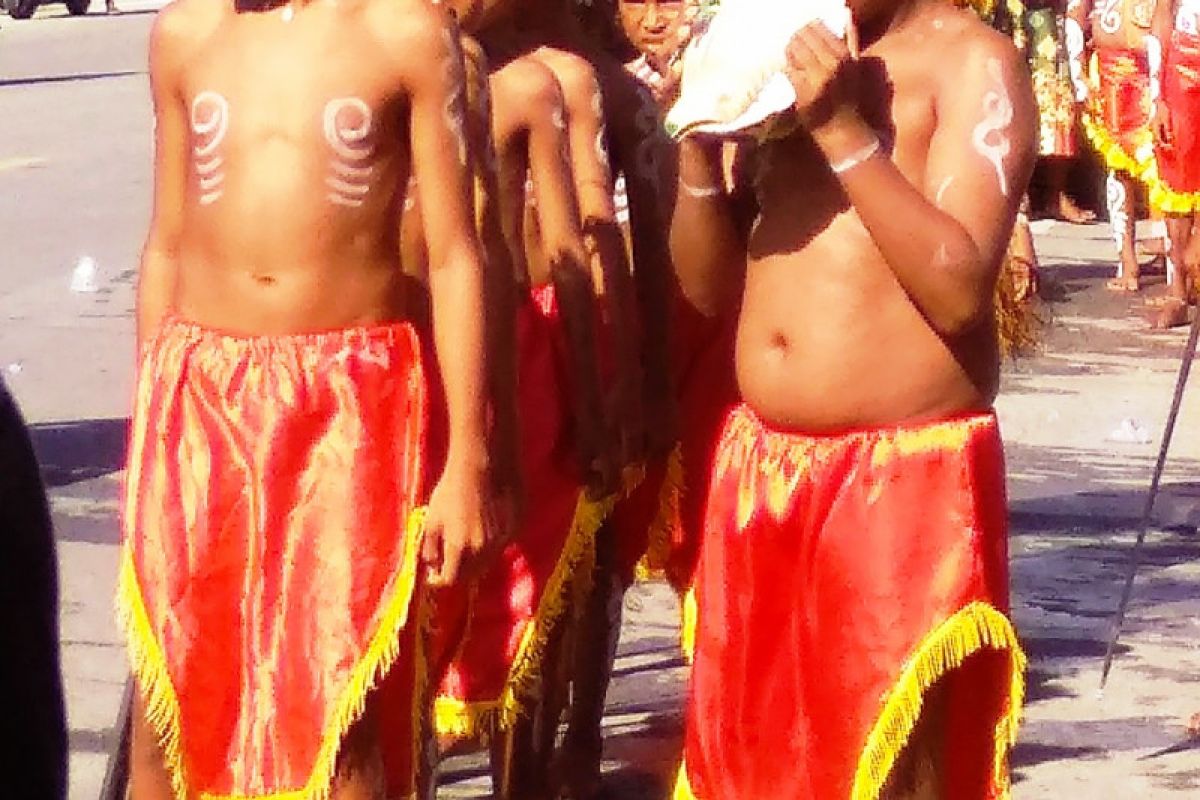 Seribu penari Biak meriahkan lomba parade tarian Wor