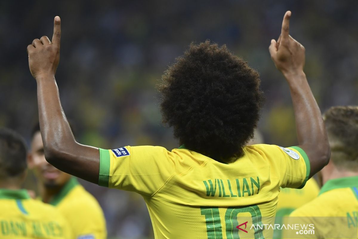 Dibekap cedera hamstring, Willian absen di final