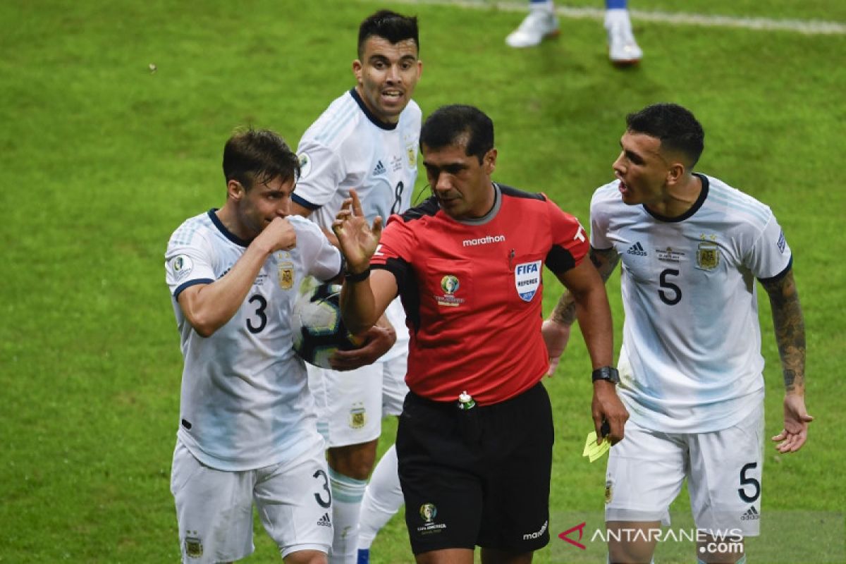 Argentina resmi layangkan protes kepemimpinan wasit semifinal vs Brazil