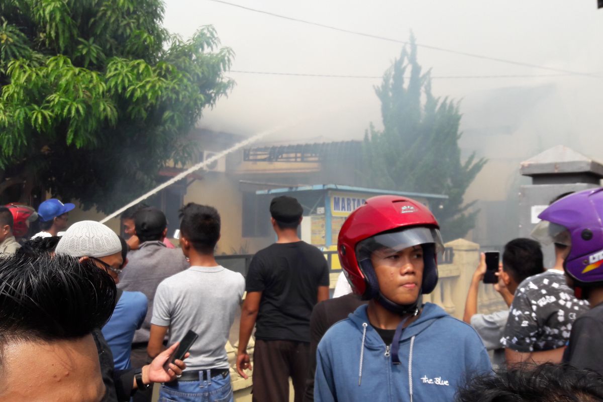 Dua rumah warga di Stabat terbakar