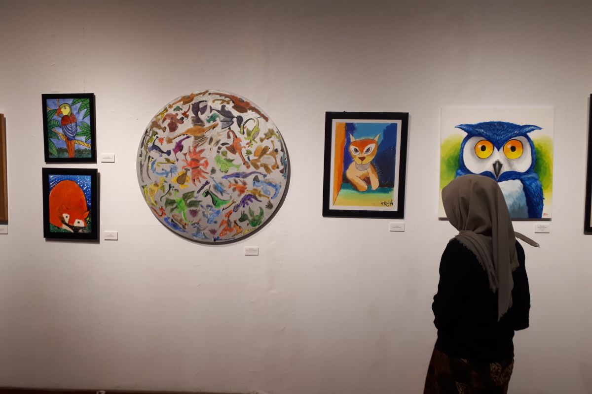 "Warna-warni Duniaku" pamerkan karya seni rupa penyandang autis