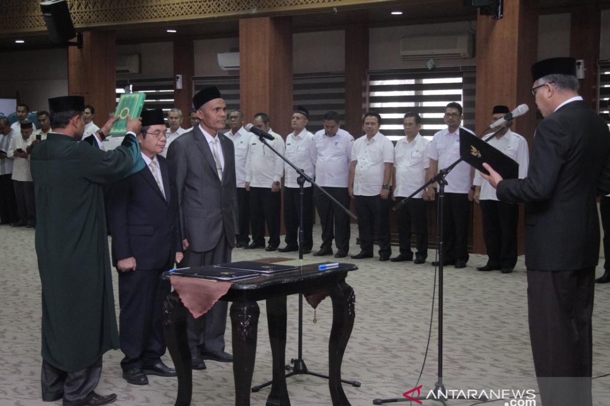 Plt gubernur Aceh lantik kepala sekretariat MAA dan Khatibul Wali