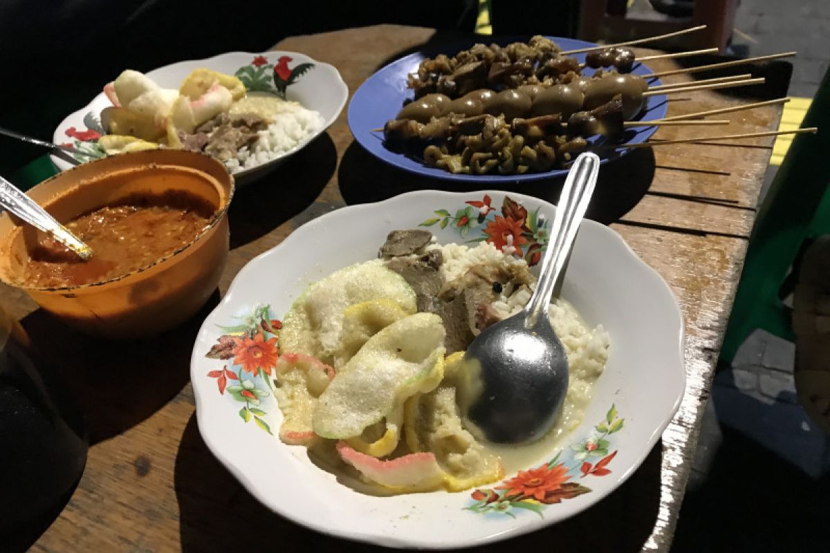 Gulai gultik, sajian kuliner malam hari di Jakarta