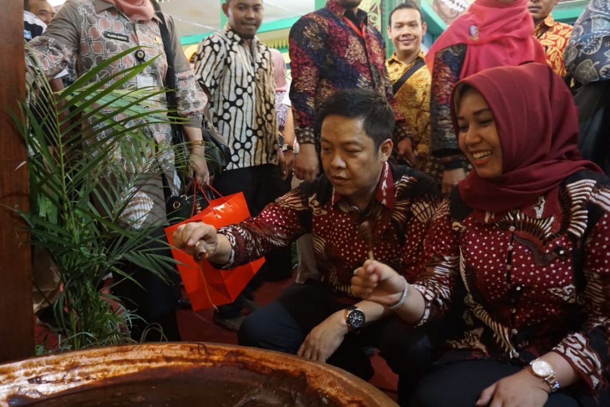 Wali Kota Mojokerto hadiri Rakernas XIV Apeksi di Semarang