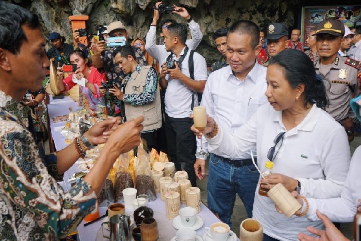 Rini Soemarno dorong BUMN bersinergi kembangkan pariwisata Kebumen