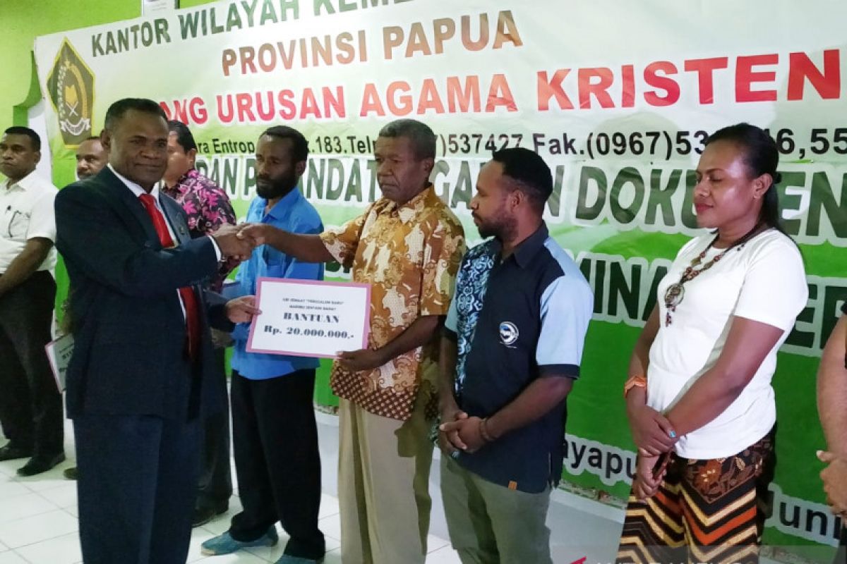 Kanwil Kemenag Papua beri bantuan operasional 20 denominasi gereja