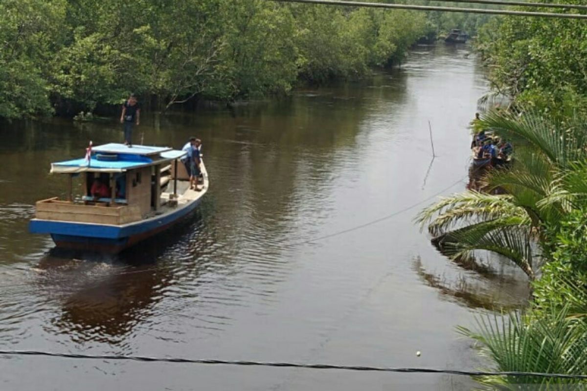 Seorang perempuan diduga derita gangguan jiwa terjun ke sungai