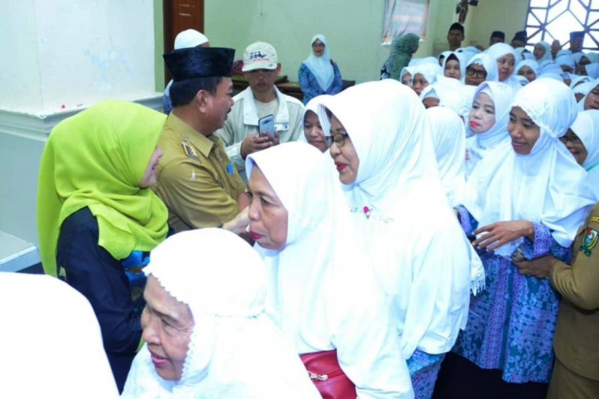 Bupati Majene imbau calon haji jadi teladan