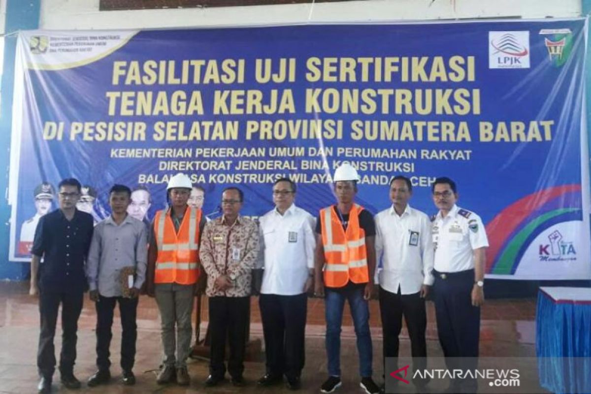 Tingkatkan SDM jasa konstruksi, Pemkab Pesisir Selatan fasilitasi uji sertifikasi