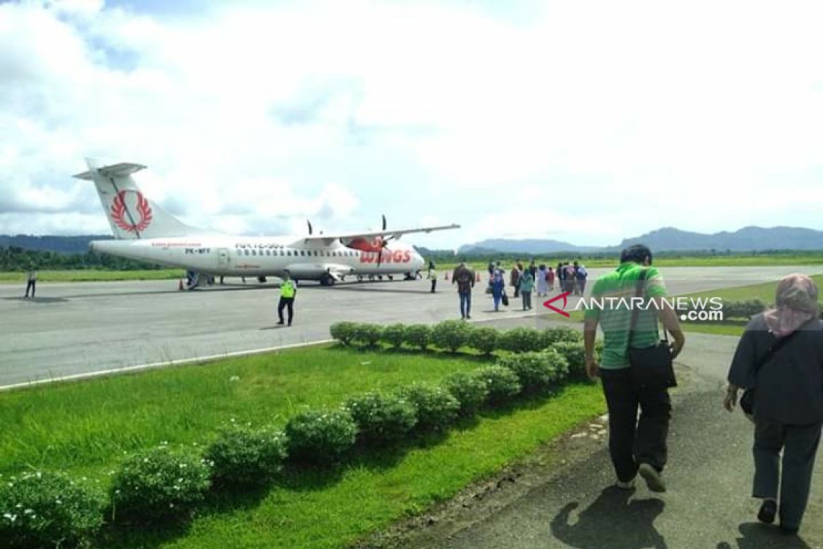 Bandara Ferdinand Lumban Tobing ditutup akibat kabut asap