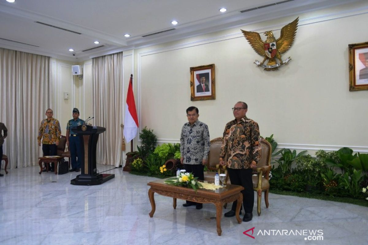 JK serahkan anugerah Paritrana BPJSTK 2018 kepada Pemerintah Daerah dan Perusahaan