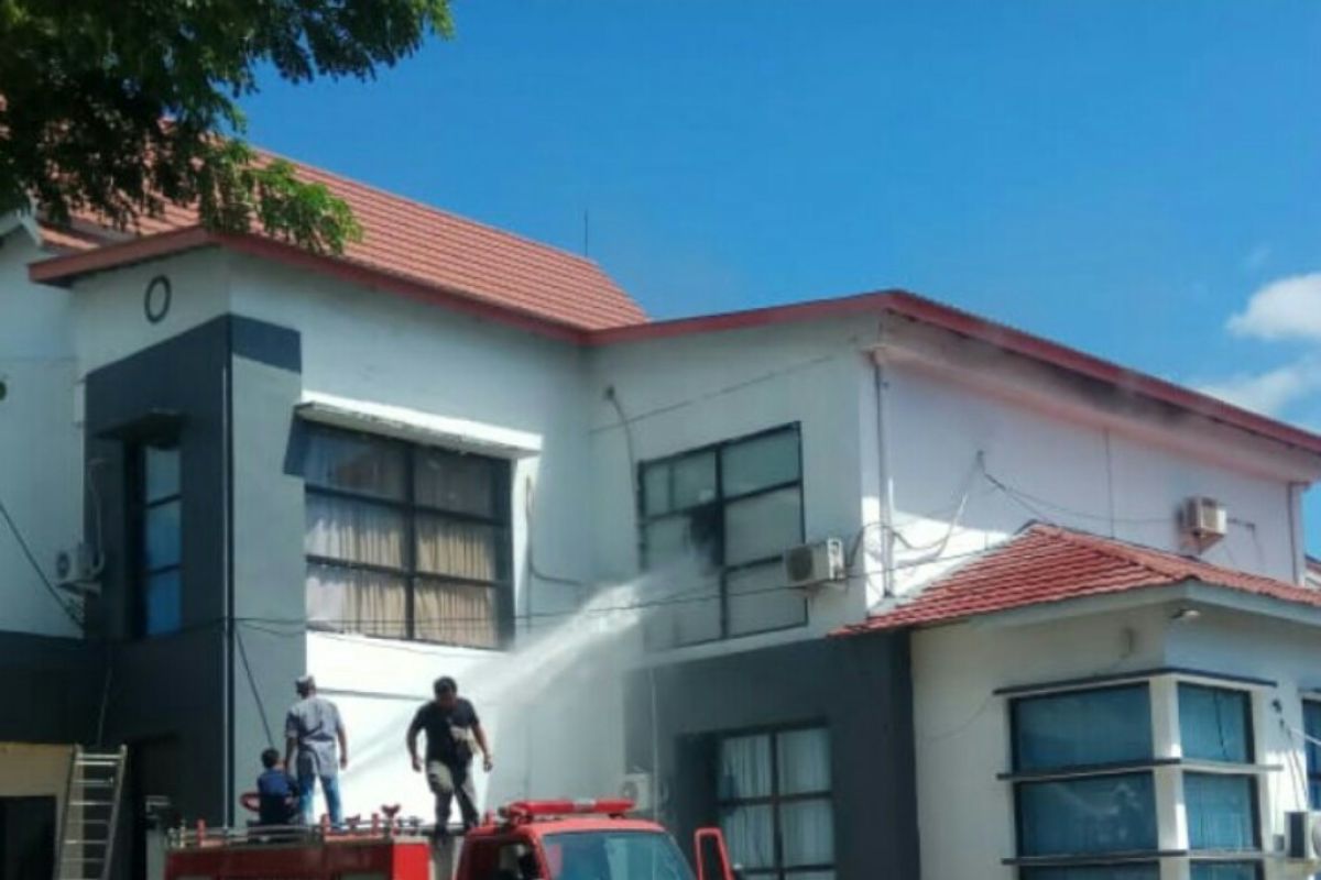 Kantor Bappeda Sulawesi Barat terbakar