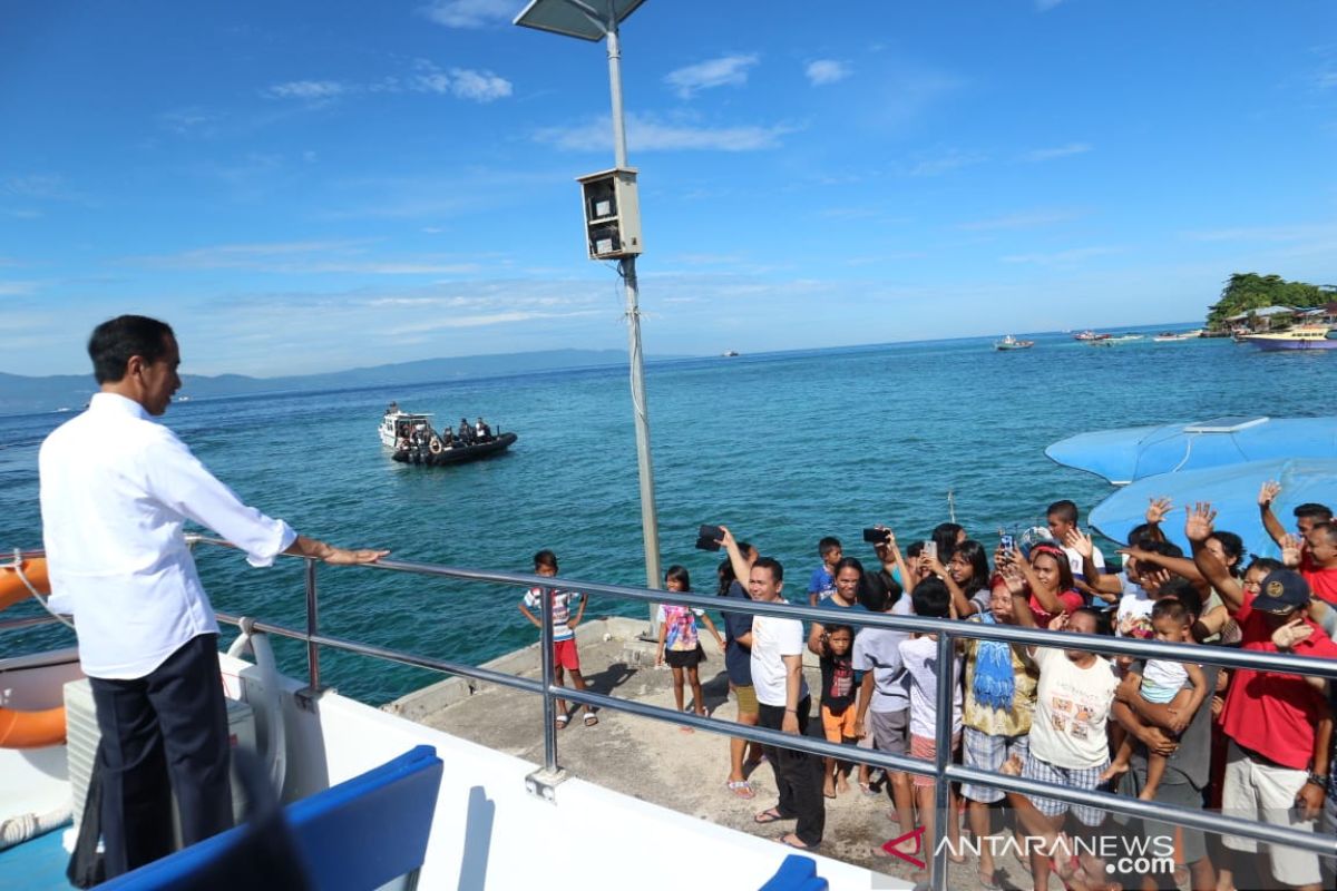 Warga Bunaken minta perbaikan listrik dan air bersih ke Presiden Jokowi