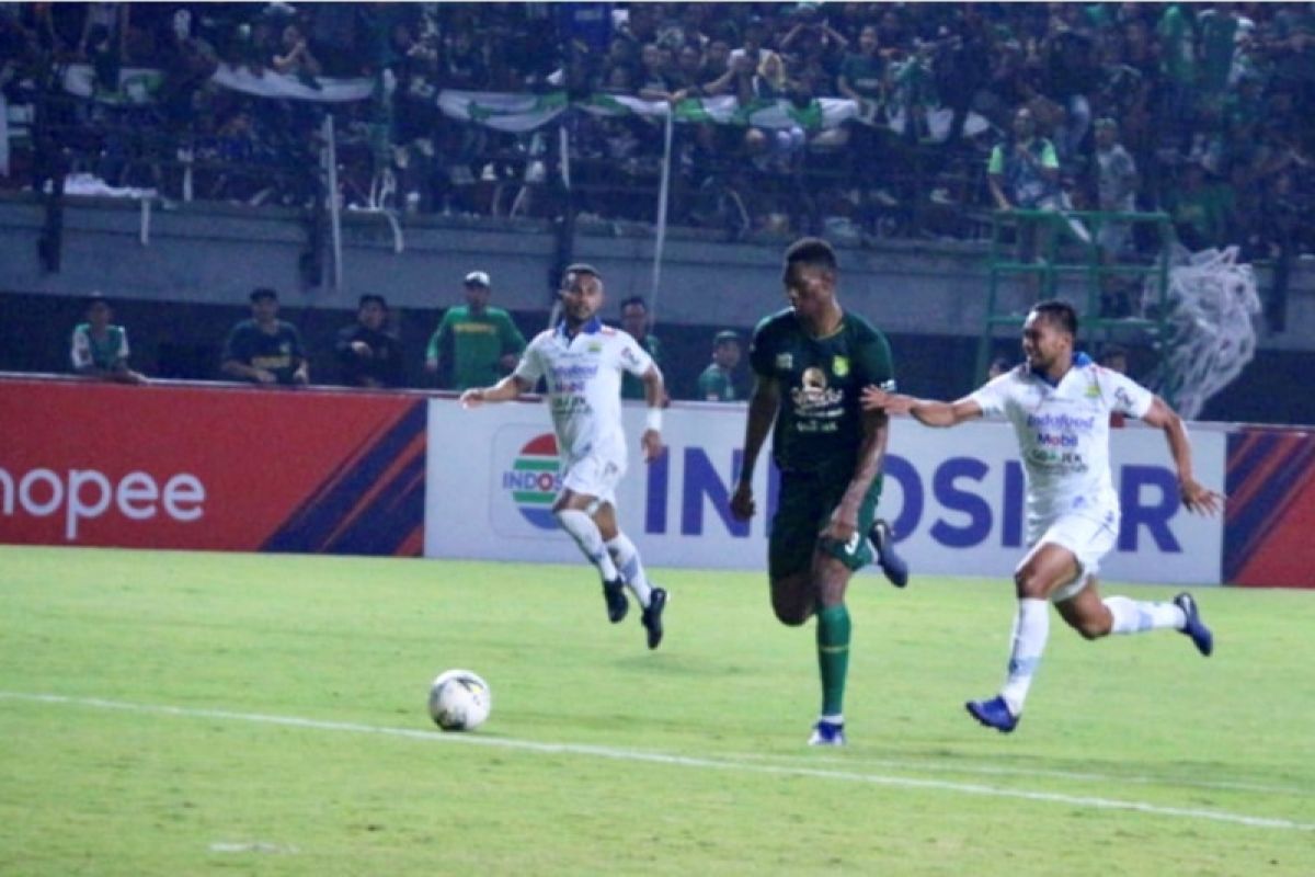 Gilas Persib 4-0, Persebaya ke papan atas klasemen Liga 1