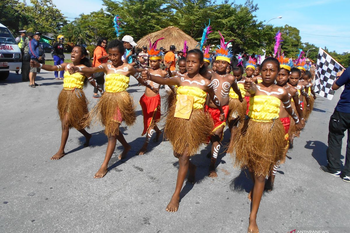 800 warga Papua meriahkan lomba gerak jalan sambil berbahasa daerah Biak