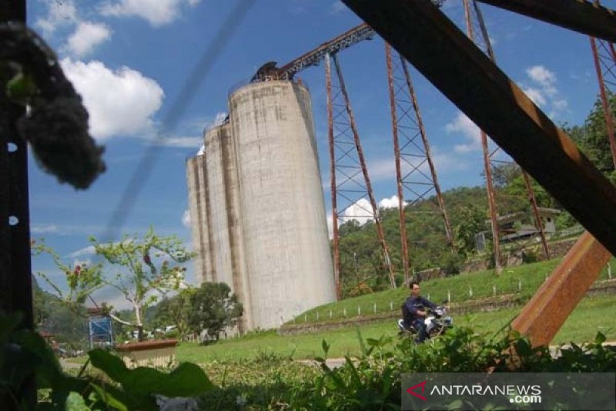 Menunggu Tuah "Ombilin Coal Mining Heritage of Sawahlunto"