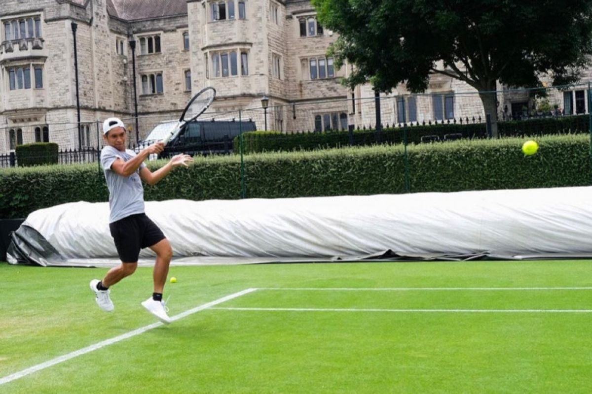 Christopher keluhkan fasilitas tenis jadi lapangan bisbol