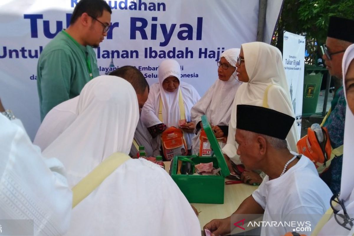 Calon haji Kloter I Embarkasi Padang masuki Asrama Haji Tabing