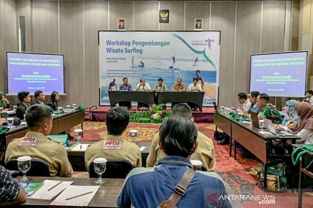 Kemenpar kembangkan potensi wisata selancar di Cilacap