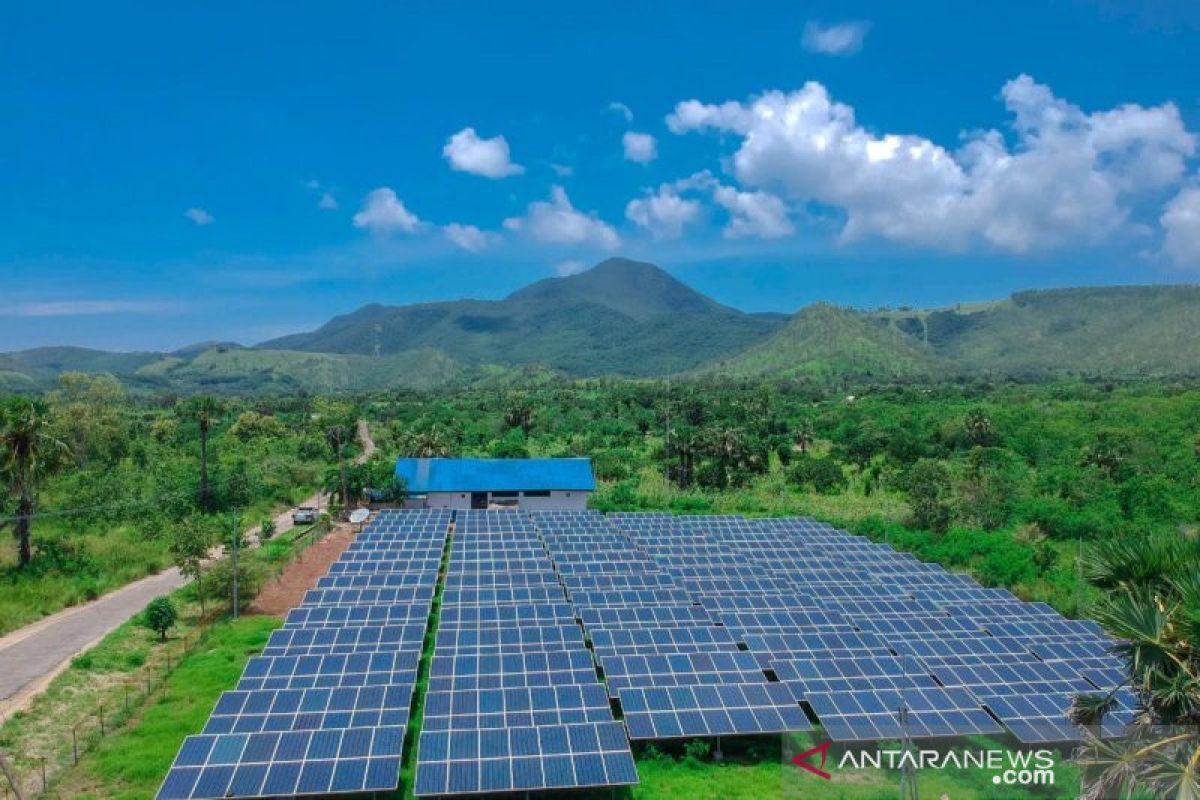 PLTS  alirkan listrik di delapan kepulauan wilayah Madura, bulan ini