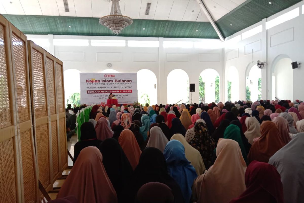 Kaum Milenial Makassar antusias hadiri kajian ustad Salim A Fillah
