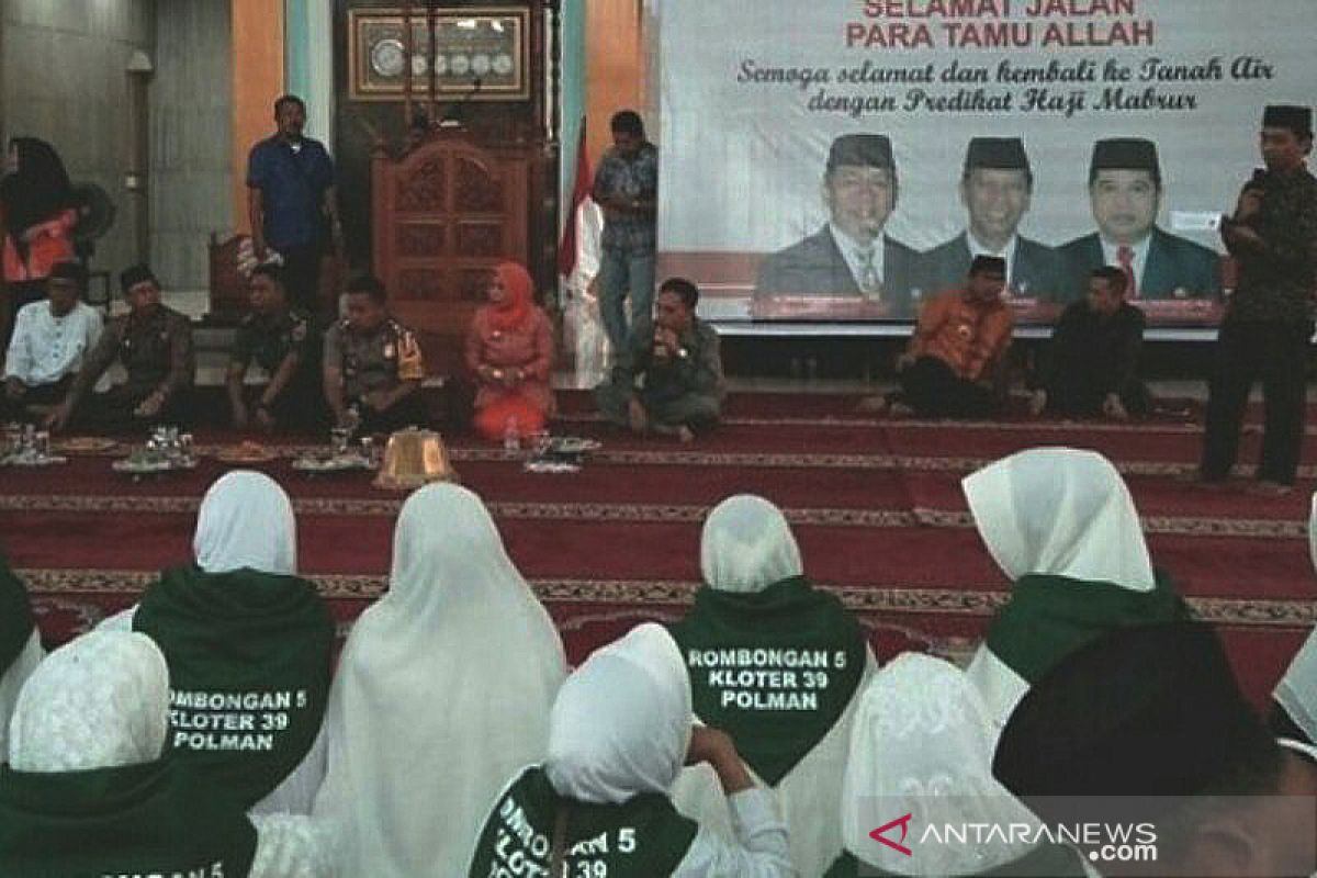 Menuju Tanah Suci, ratusan calon haji Polewali Mandar dilepas