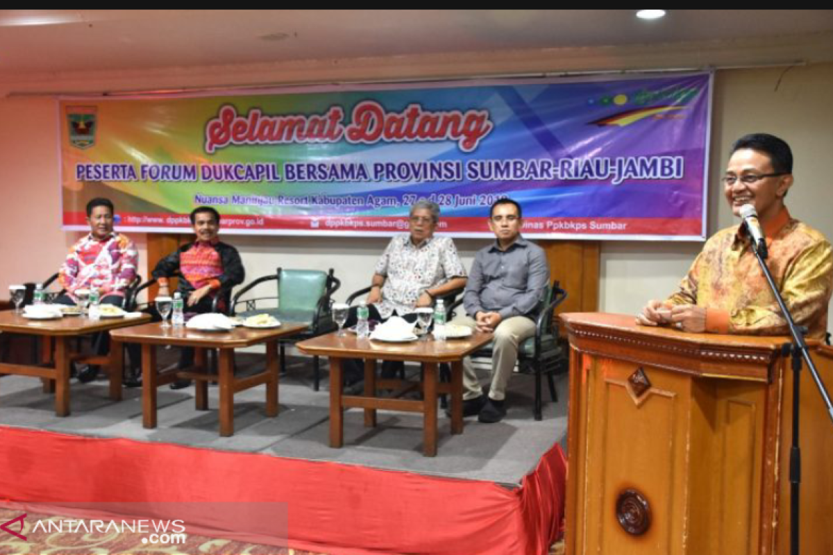 Agam tuan rumah forum Dukcapiltiga provinsi