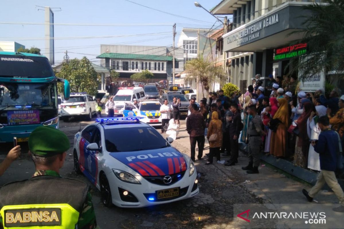 402 calon haji kloter 02 asal Cianjur dilepas