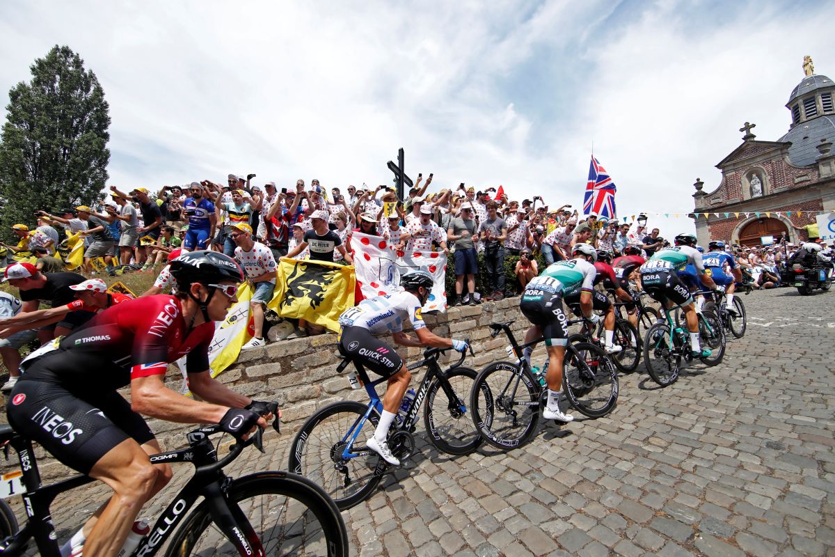 Tabrakan beruntun hambat juara bertahan Geraint Thomas di etape I