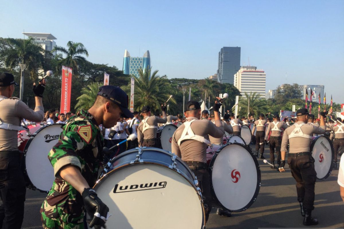 Marching Band Akpol dan Akmil iringi peserta jalan sehat