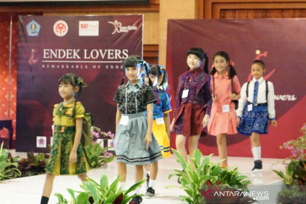 Dekranasda Denpasar gelar peragaan busana "Endek Lovers"