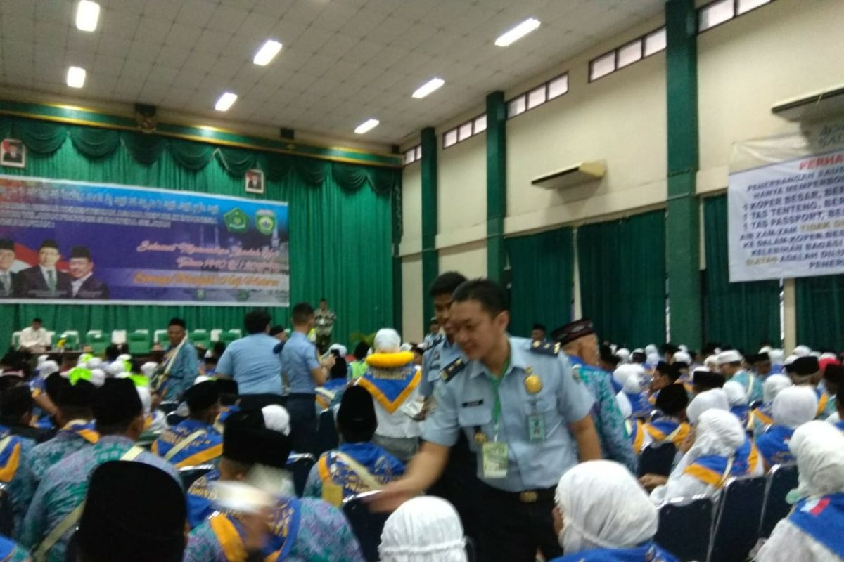 Pelayanan dokumen keimigrasian calon haji embarkasi Palembang  lancar