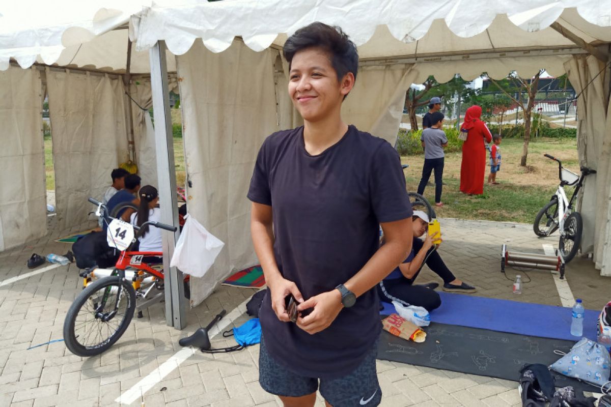 Ratu BMX dan fesyen serba hitam