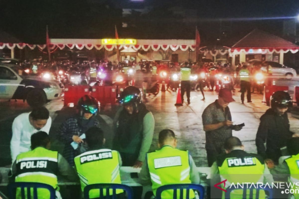 Razia malam hari, 115 pelanggar aturan lalu lintas terjaring