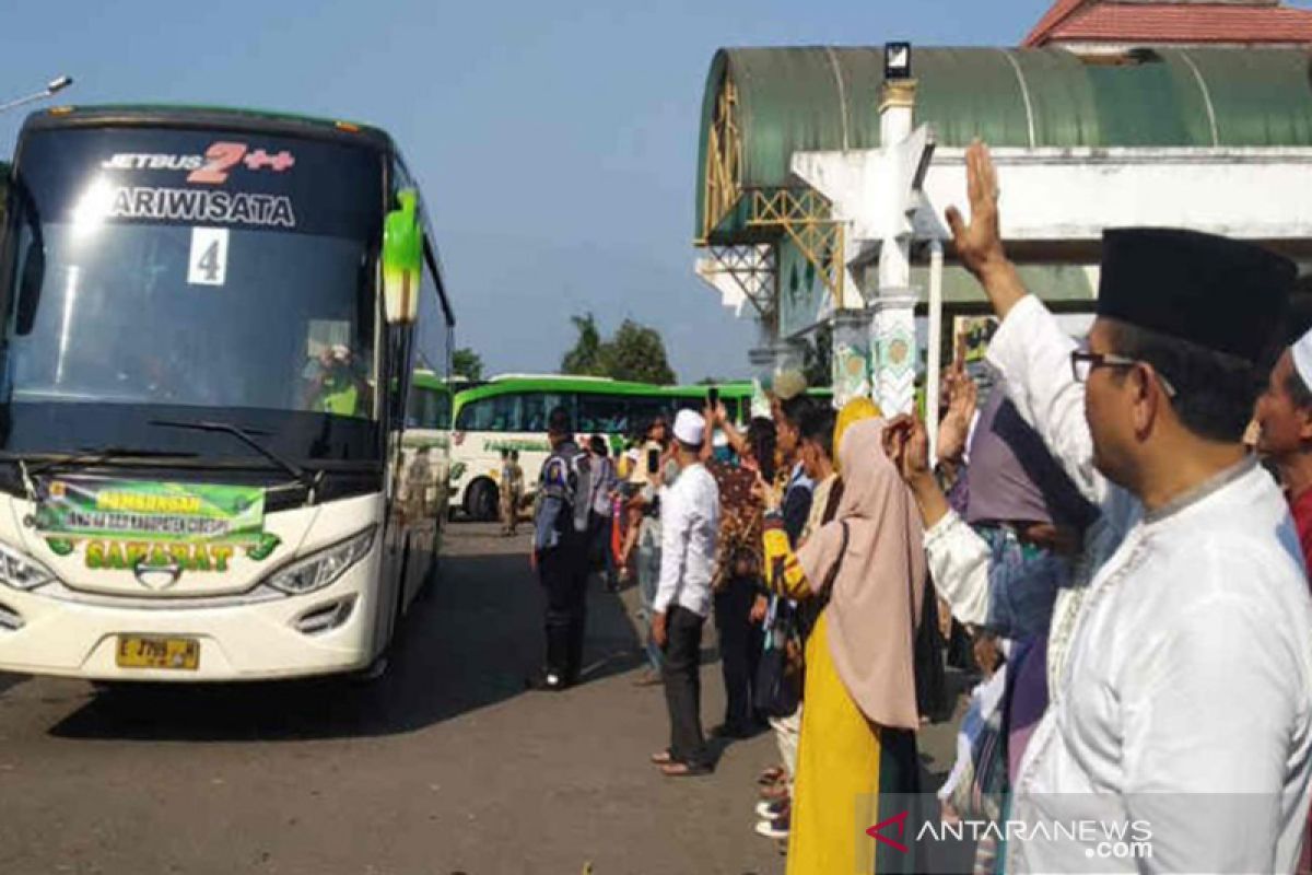410 jamaah calon haji Kabupaten Cirebon diberangkatkan