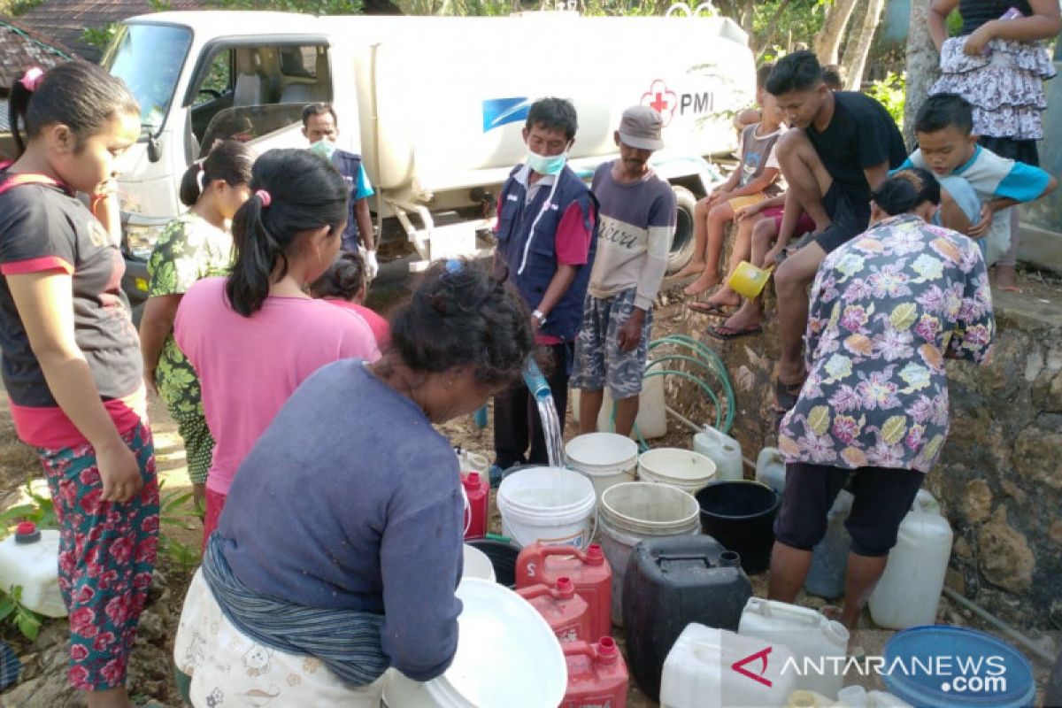 PMI salurkan bantuan air bersih ke daerah terdampak wabah Hepatitis A